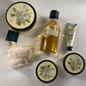 The body shop - Säljer detta i ett kit. Allt är oanvänt och oöppnat❤️ 
