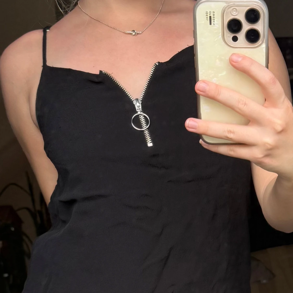 Svart linnetopp med dragkedja - 1