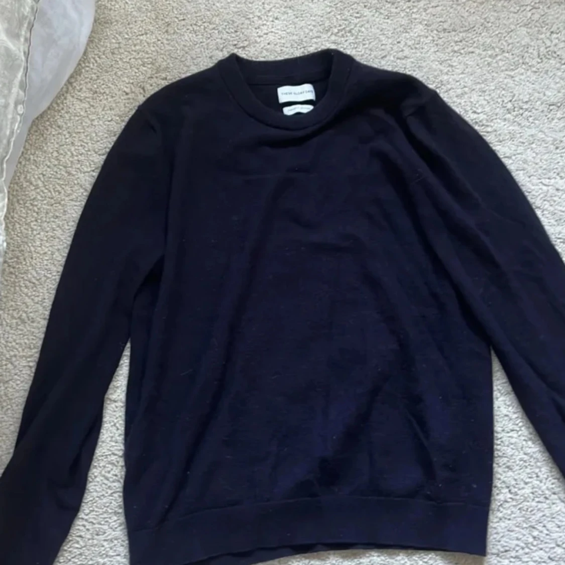 Mörkblå merinoullströja från These Glory Days