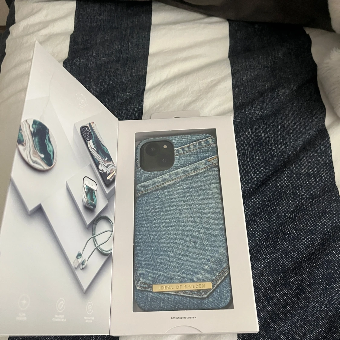 Iphone13 skal från ideal of sweden med jeans design - 1