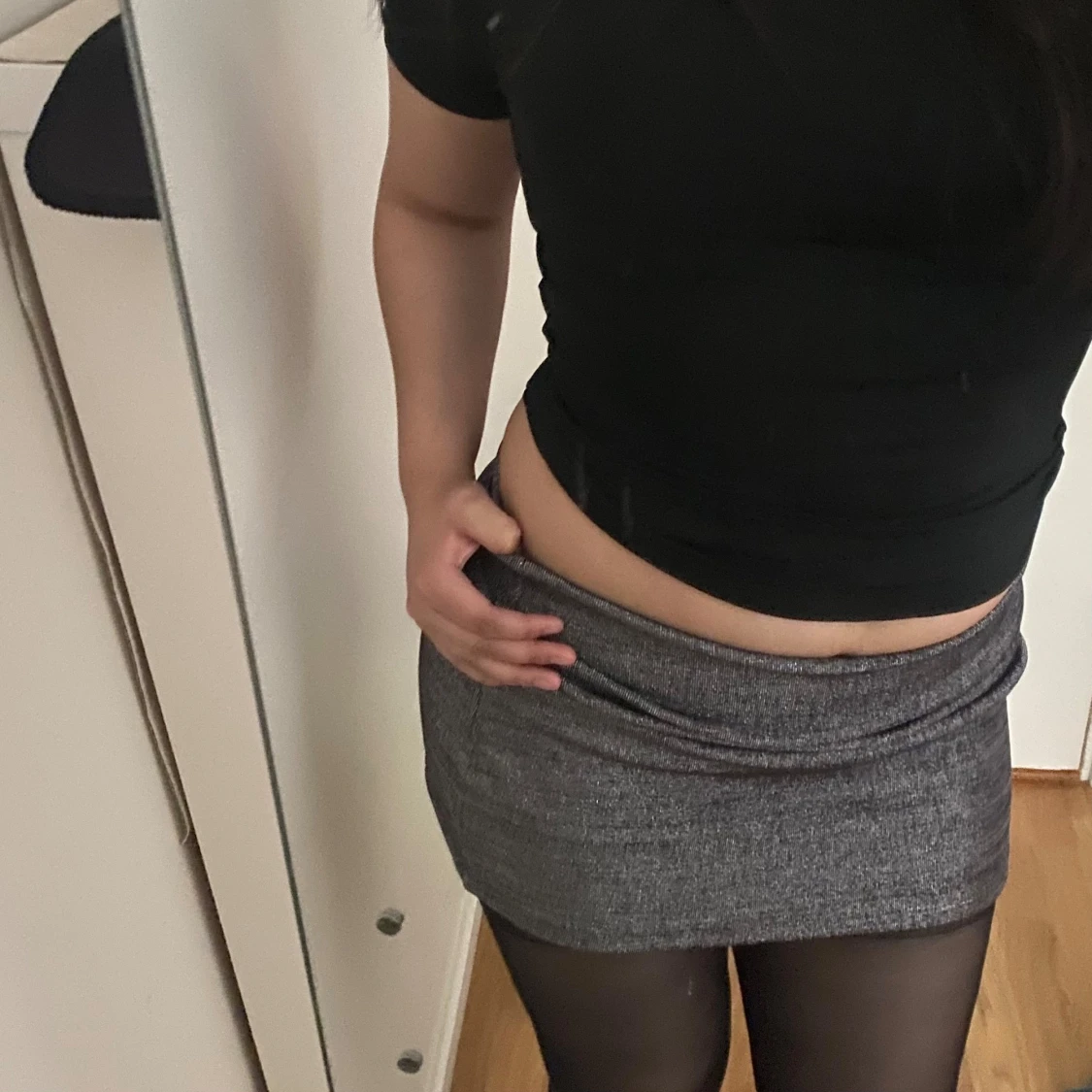 Grå glittrig minikjol