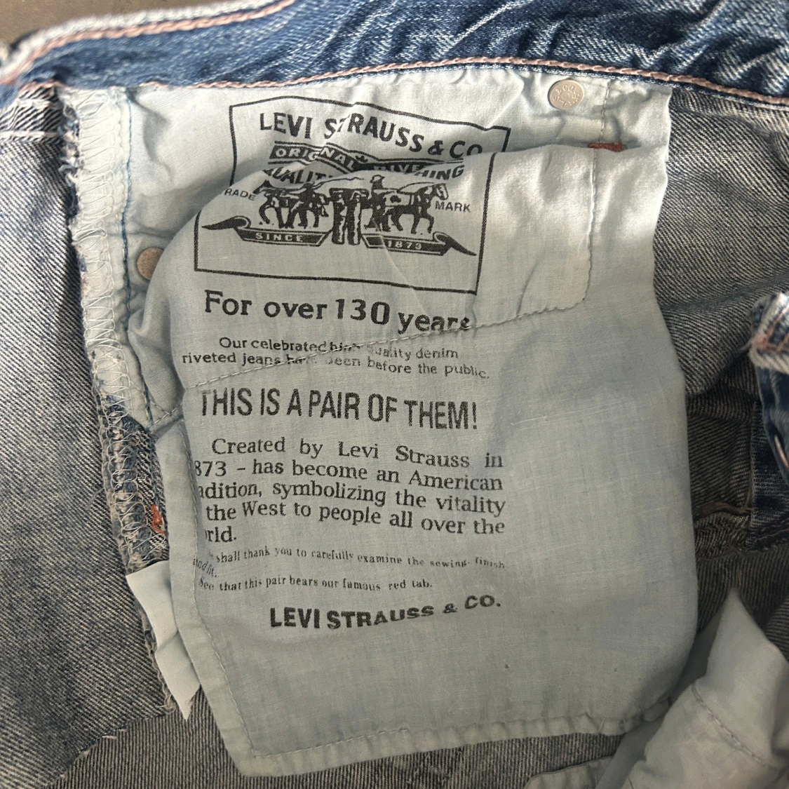 Lågmidjade jeansshorts från Levis - 2