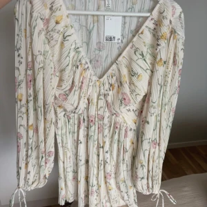 Sommarklänning  - Superfin sommarklänning🌸Aldrig använd! 