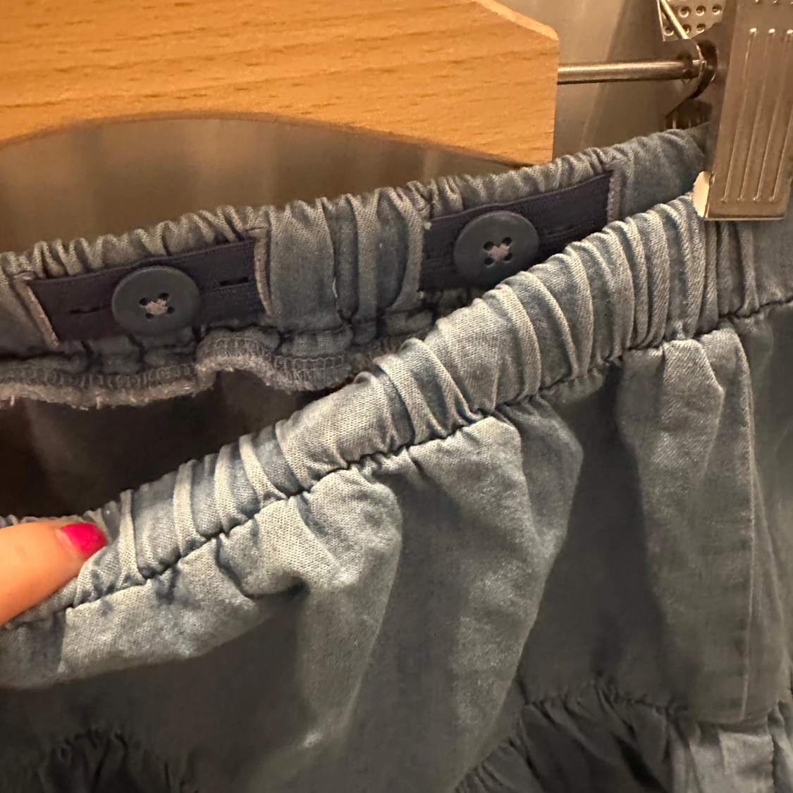 Blå volangkjol i jeans från Lindex - 2