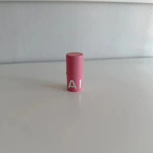 CAIA Blush Stick 🩷 - CAIAs Blush-Stick i färgen ”SWEET CRAVING”. Fick den men som aldrig kommer till användning! Nypris 225kr! FÖRST TILL KVARN!🩷(BUNDLERABATT VID KÖP AV FLER ARTIKLAR!)