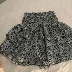 Volang kjol  - Inga defekter och knappt använd