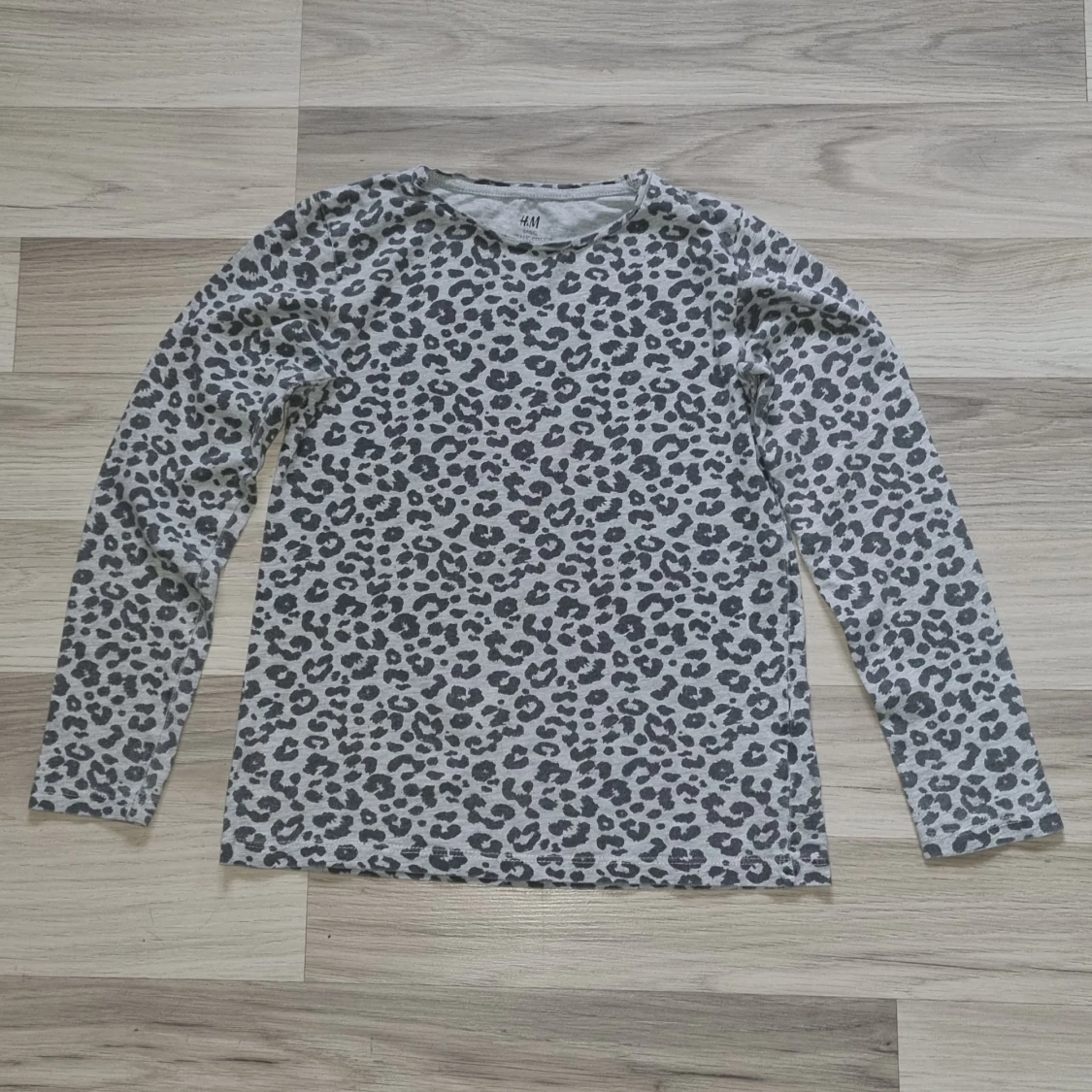 Leopardmönstrad långärmad tröja från H&M