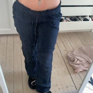 Linnebyxor - Super fina ifrån Chelsea❤️knappt använda men behövs strykas efter varje tvätt vilket de behövs med alla linnebyxor man inte vill ha de skrynkliga❤️köpta för 500