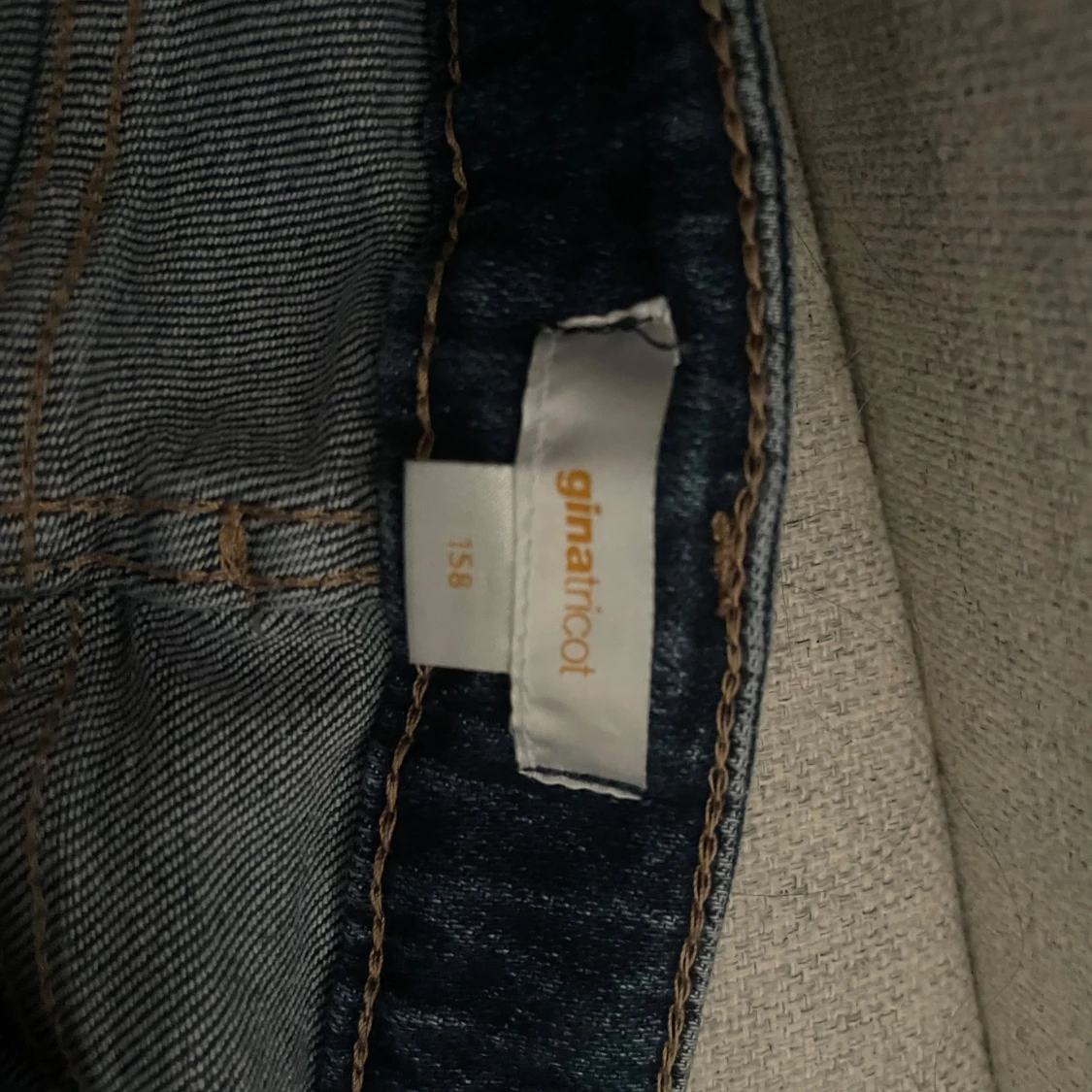Mörkblå jeans från Gina Tricot - 2