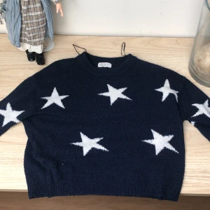 Stjärntröja - Säljer min fina stjärntröja!! Inga defekter, kontakta om ni har några frågor❤️❤️
