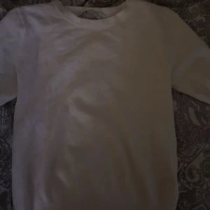 Vit stickad tröja från Zara - vit stickad tröja från zara❤️