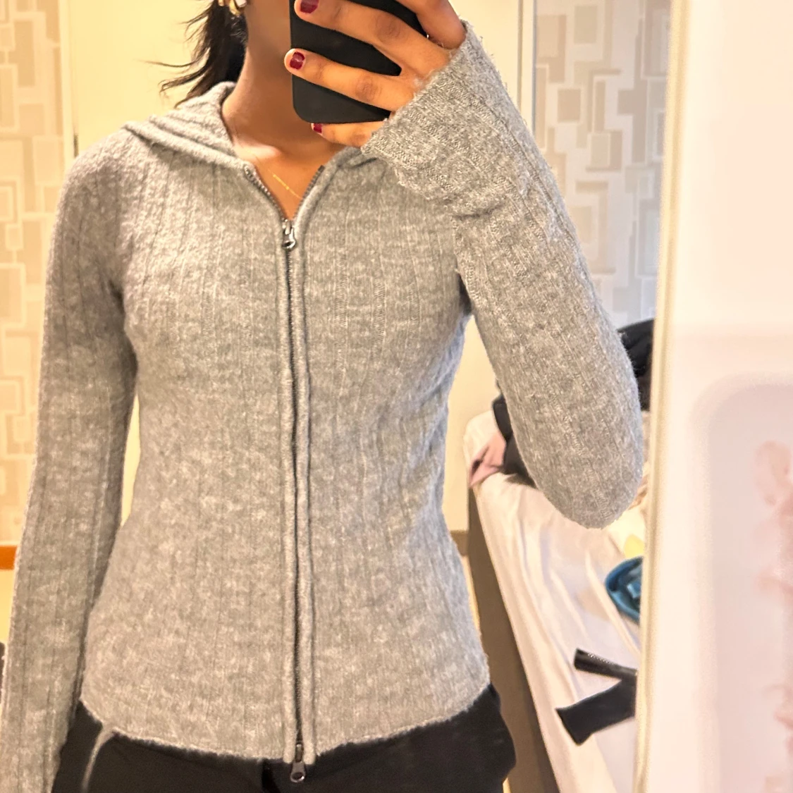 Grå stickad kofta