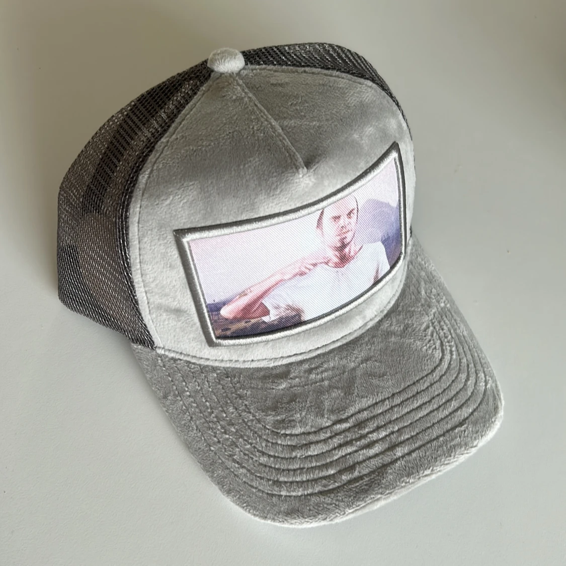 Grå velvet keps fet till sommaren!!