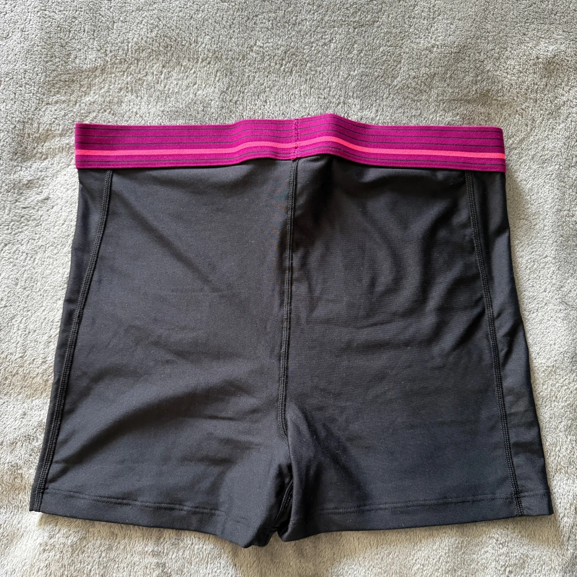 Nya Svarta träningstights-shorts från Under Armour - 1