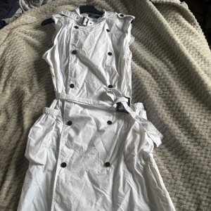 Jättecool klänning  - Suuuper fin klänning, storlek L, men tycker att den är lite i storlek så passar också mellan S-M 