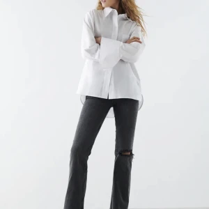 Gina jeans  - Säljer dessa slutsålda full length flare jeans (petit) då de inte passar längre. Sparsamt använda, skriv privat för egna bilder💕