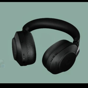 Jabra Evolve2 85 USB C Headset  - Säljer ett par svarta over-ear hörlurar från Jabra, modell Evolve2 85. De har en stilren design med vadderad bygel och öronkuddar, samt inbyggd mikrofon och USB-C laddning. Perfekta för musik, samtal och gaming.