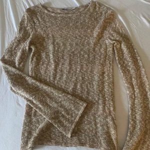 Beige stickad tröja från NA-KD - Säljer en beige stickad tröja från NA-KD i storlek M