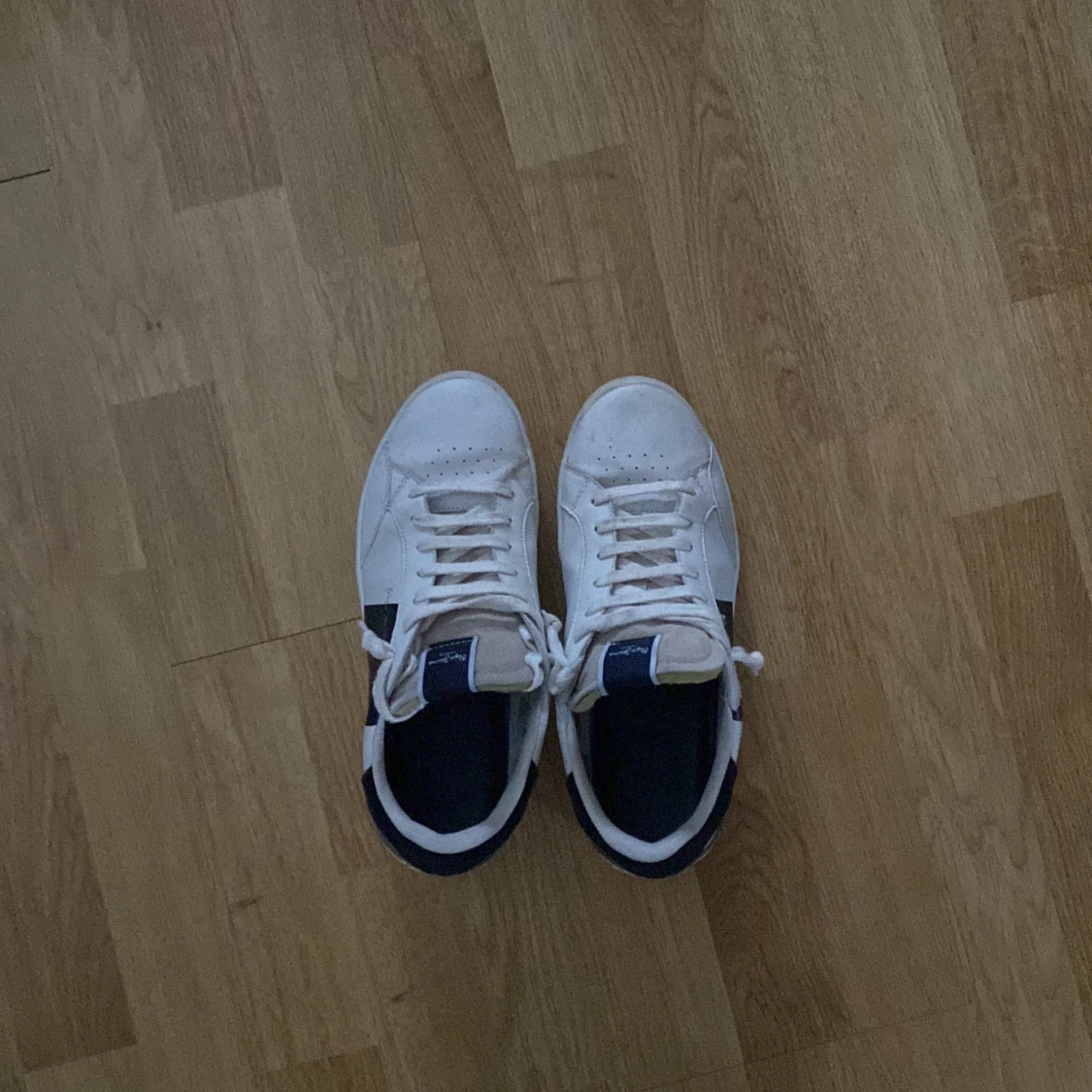Vita sneakers från Pepe Jeans med blå och grå detaljer - 4