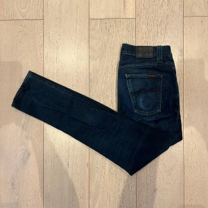 Nudie jeans  - Nudie jeans | Skick: 9/10 | Size - 30/32 | Fraktar via postnord eller instabox på köparens bekostnad | Hör av dig vid minsta fråga eller fundering // RDL
