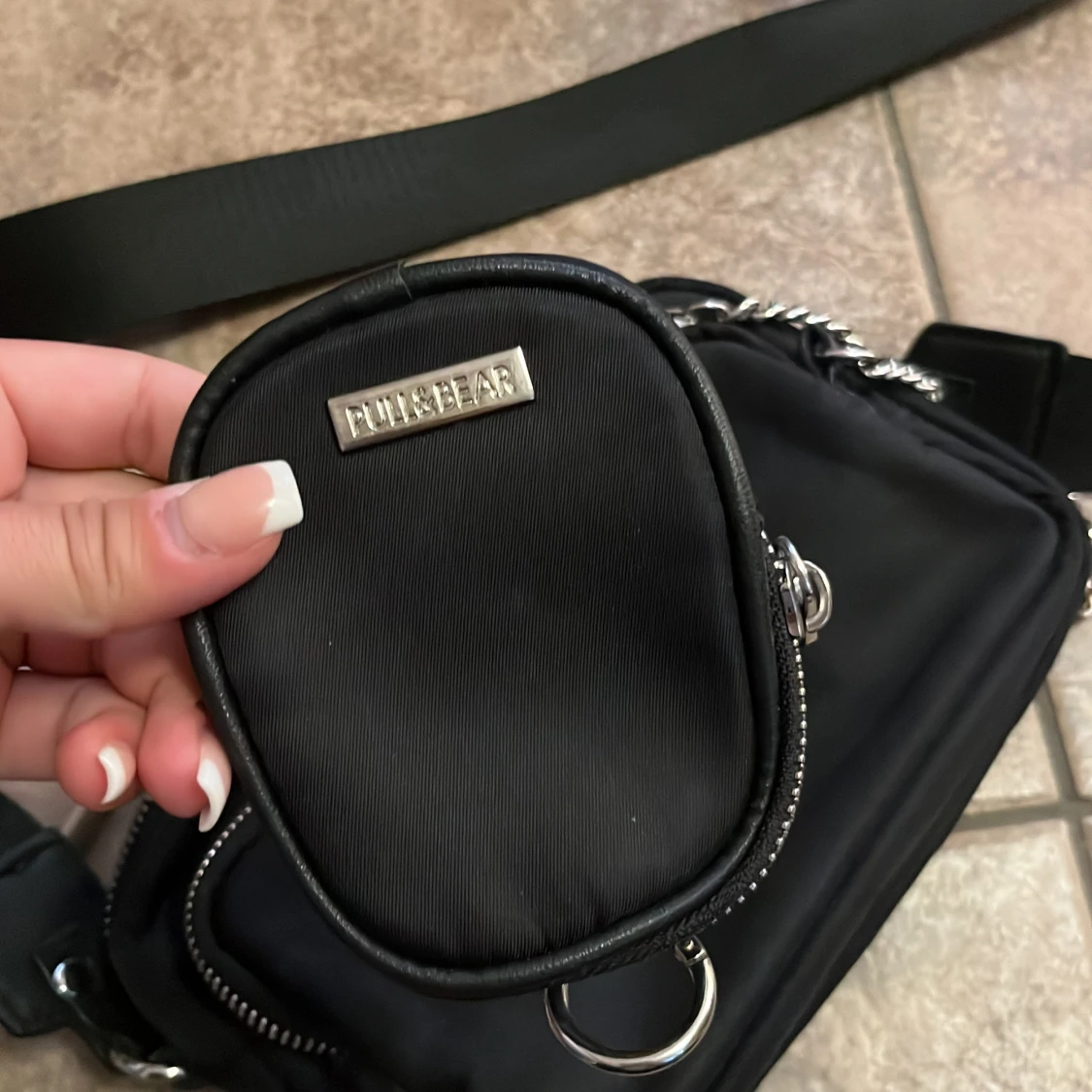 Svart axelväska från Pull&Bear - 3