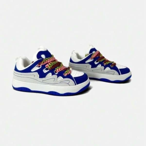 Blå-Vita sneakers - Säljer ett par snygga sneakers, Nytt skick, dem är i mycket bra skick!, Pris kan diskuteras vid snabb affär! För mer info skicka ett meddelande!😊