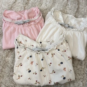 Tre söta sommartoppar  - Säljer tre stycken sommartoppar från lager 157 i storlek xs! 😚💞 använda men inget fel med de! Går även att köpa enskilt om man vill!🤗🫶