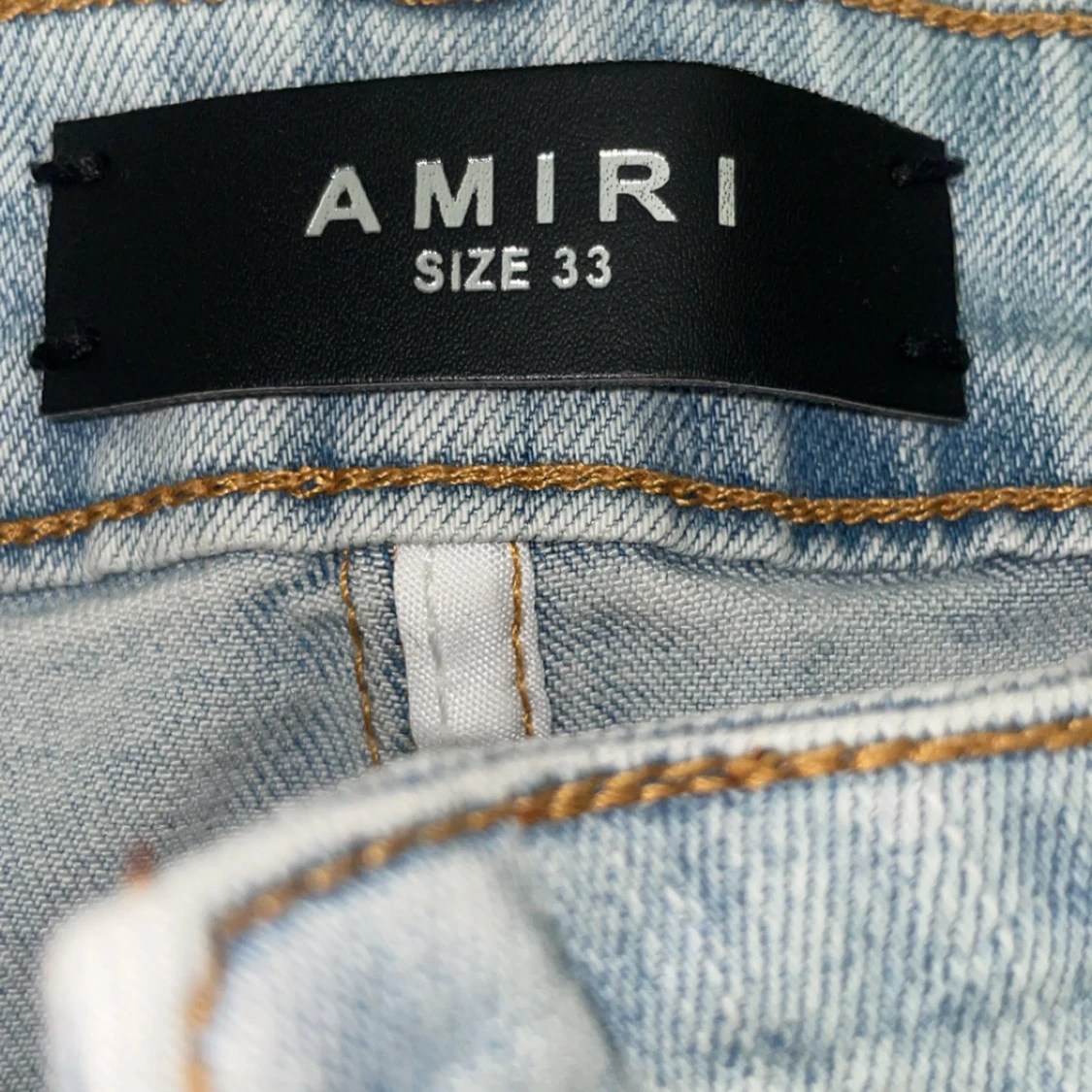 Ljusblå slitna jeans från Amiri - 3
