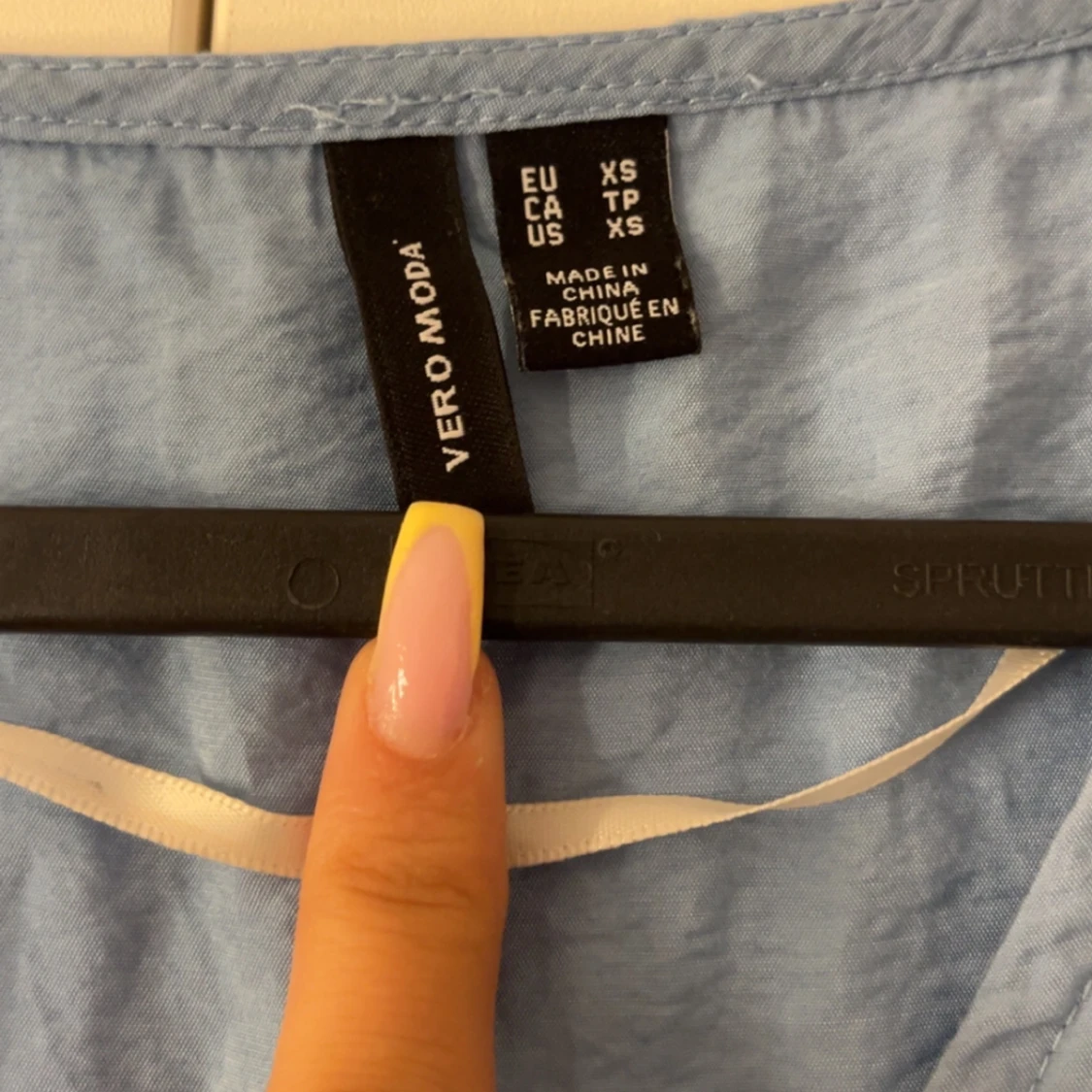 Blå blus med knappar från Vero Moda - 1