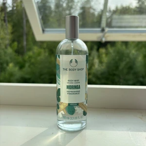 Body mist - Body Mist från The Body Shop! Väldigt somrig och fräsch doft!