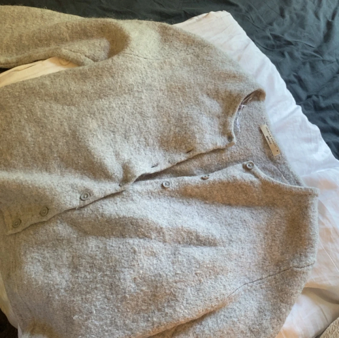 Ljusgrå kofta från Gina