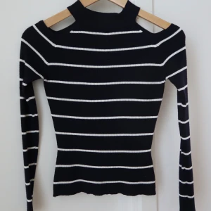 Randig tröja - Använd några få gånger, som ny, normal i storleken 