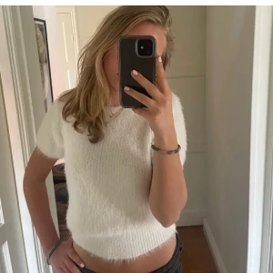 lurvig trlja - Lurvig tshirt från Zara, storlek M men sitter som en S