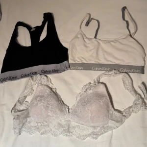 BH:ar - Tre bh:ar / braletter, alla i strl s men vita calvin Klein passar bättre på xs💕70kr/st eller alla för 140kr💕💕