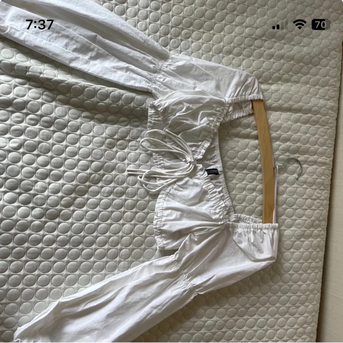 Vit långärmad croppad blus från NA-KD - 2