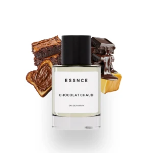ESSNCE Chocolat Chaud Eau de Parfum - En lyxig parfym med tydliga toner av varm choklad, kola och brownie. Flaskan är genomskinlig med svart lock och minimalistisk etikett. Doften är gourmand och passar dig som älskar söta, chokladiga inslag.