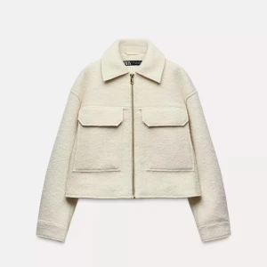 Zara jacka - Nästan aldrig använd, köpt för 500 säljs för 200 men pris kan diskuteras. Från Zara i storlek XS