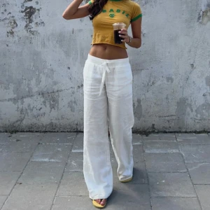 Linnebyxor  - Säljer mina linnebyxor från Alobha som är helt slutsålda på hemsidan, strl S dom är nya med prislapp kvar!💓