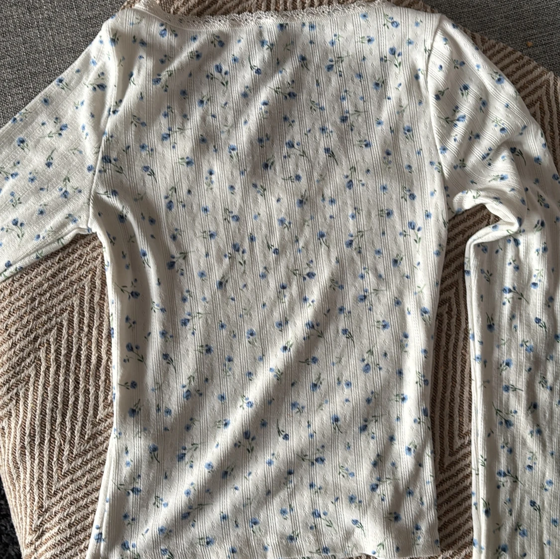Blommig långärmad topp från H&M Divided - 2