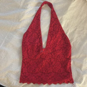 Topp - Topp från shein, använd 1 gång. Sitter runt nacken och öppen i rygg