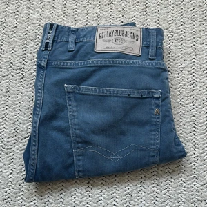 Jeans BULK - Trendiga plagg för galet pris, 6 par jeans i bulk.  lägg bud eller köp direkt!!