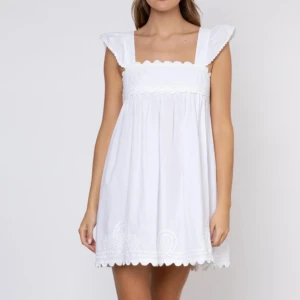 Söt Juliet Dunn klänning - En såå fin klänning från Juliet Dunn. Köpte den här på plick men var tyvärr lite stor, annars hade jag 100% haft den som studentklänningen! Storlek 2 vilket motsvarar ungefär S/M. Själv är jag 160 och bär oftast XS eller S. Köpte den för 3100 kr🫰🫰