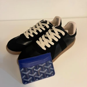 Helt nya Maison Margiela gats + korthållare - Allt är helt nytt, korthållare på första bilden ingår. Obs, lnte 0rginaI