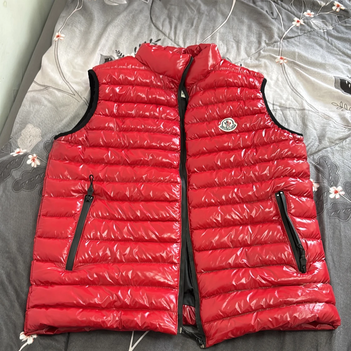 Röd dunväst från Moncler M