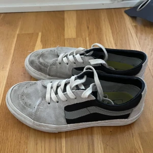 Gråa Vans Old Skool sneakers - Säljer ett par Vans skor 