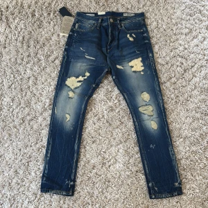 Jack and Jones Jeans slim fit  - Splitternya jack and Jones Jeans i storlek W29 L30, skriv för minsta lilla fundering😁
