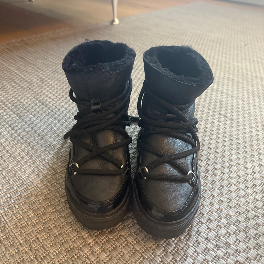 Svarta inuiki skor - 3