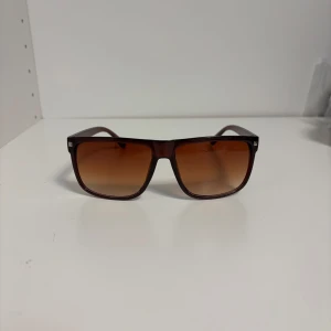 Solglasögon lika Rayban Boyfriend  - Solglasögon som är mycket liknande Rayban boyfriend 