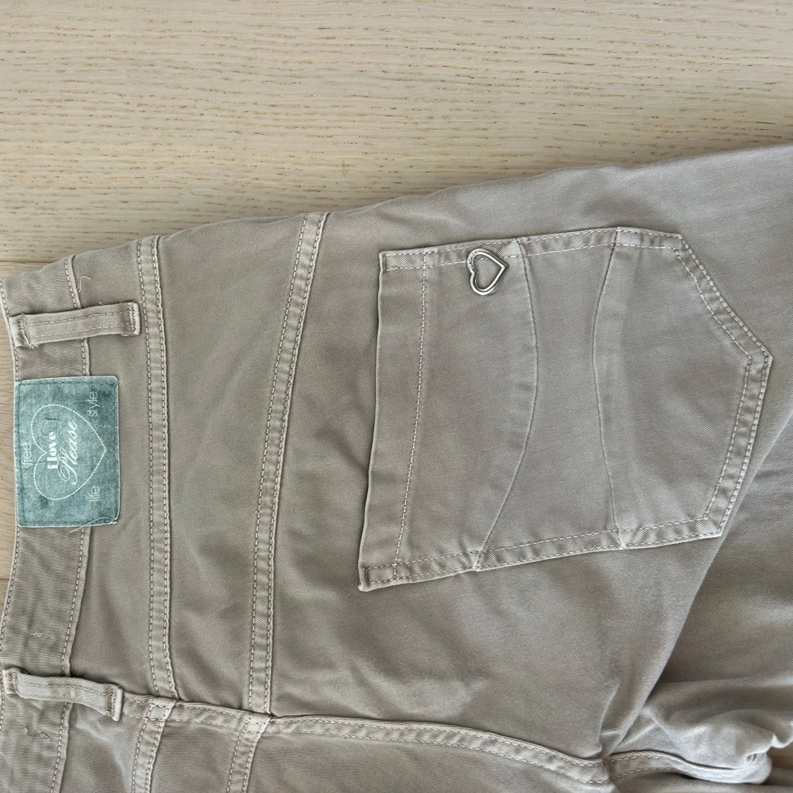 Beige chinos från please  - 3