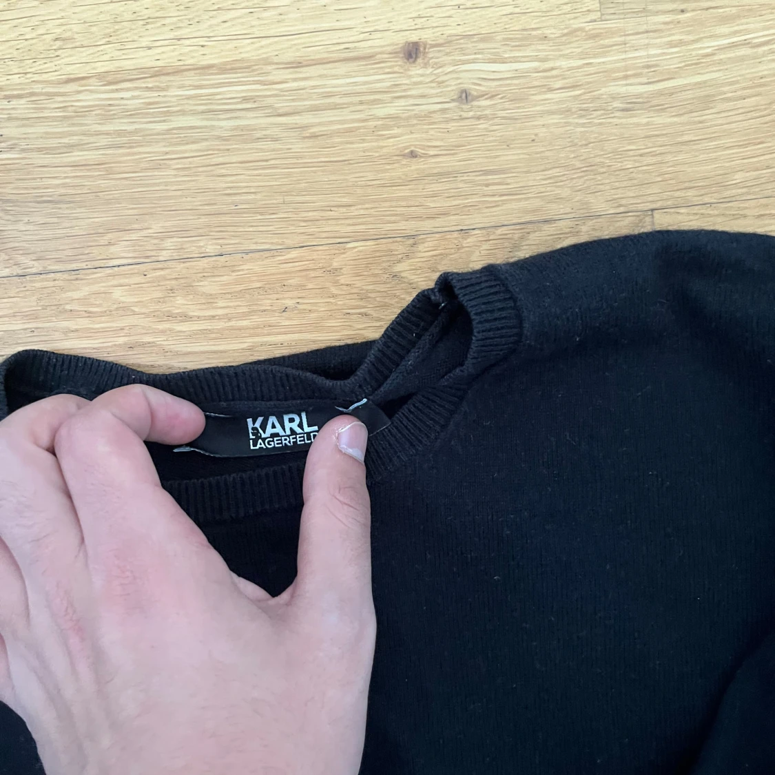 Svart tröja från Karl Lagerfeld - 1